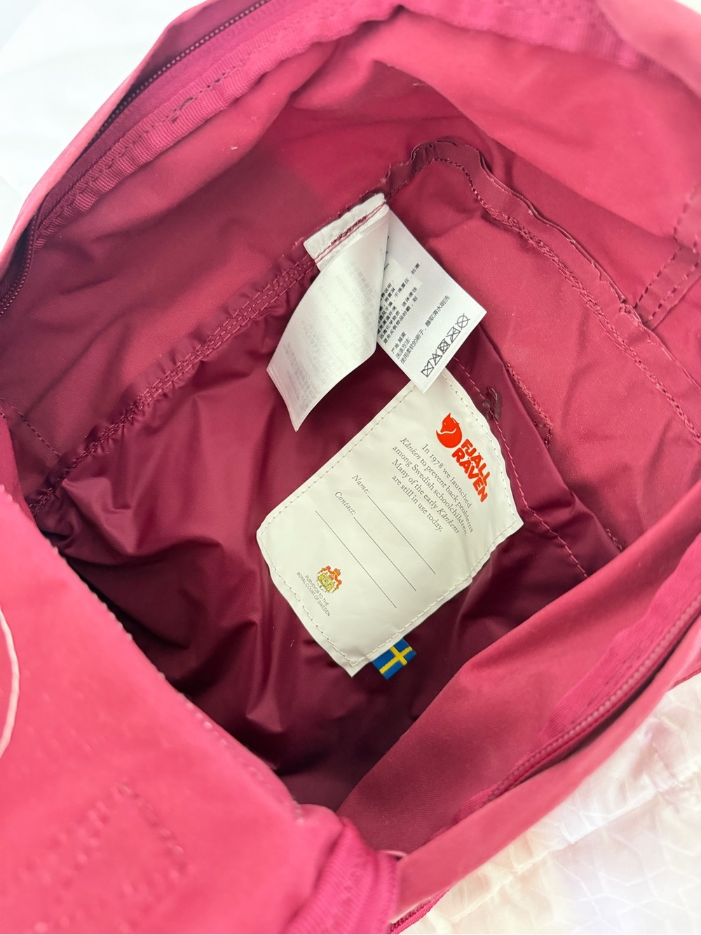 Fjallraven Kånken Backpack - Raspberry Pink Interior - Picture 4 of 4